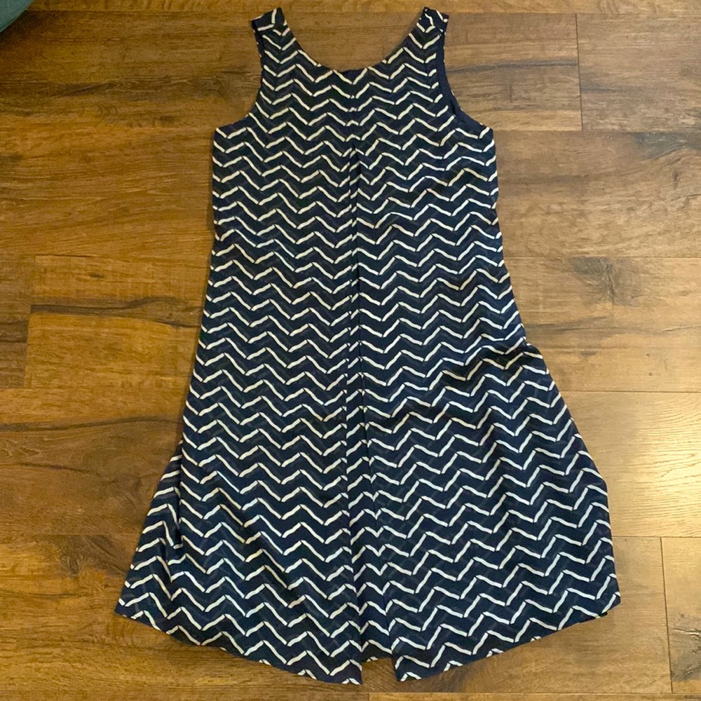LIKE NEW Armani Collezioni Navy and White Chevron swing dress